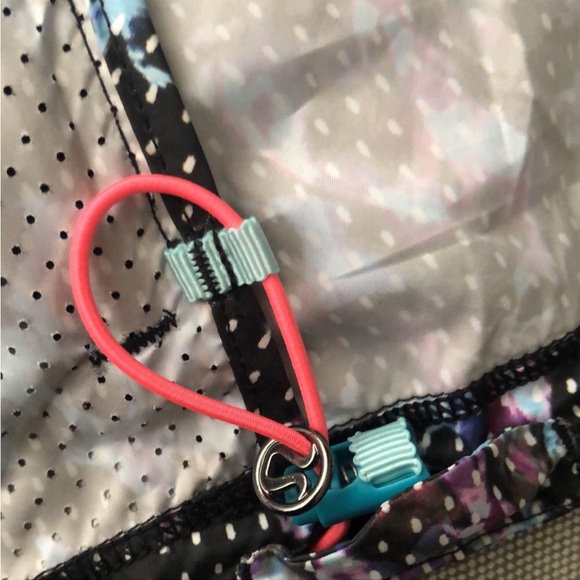 Lululemon Back Pack it Jacket. Floral Tranquil Blue Multi. - Picture 7 of 9